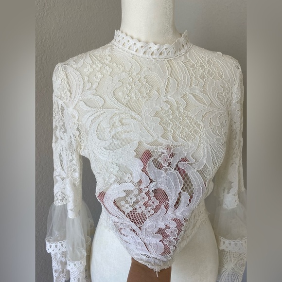 Lace Bellsleeve Crop Top - Picture 4 of 7